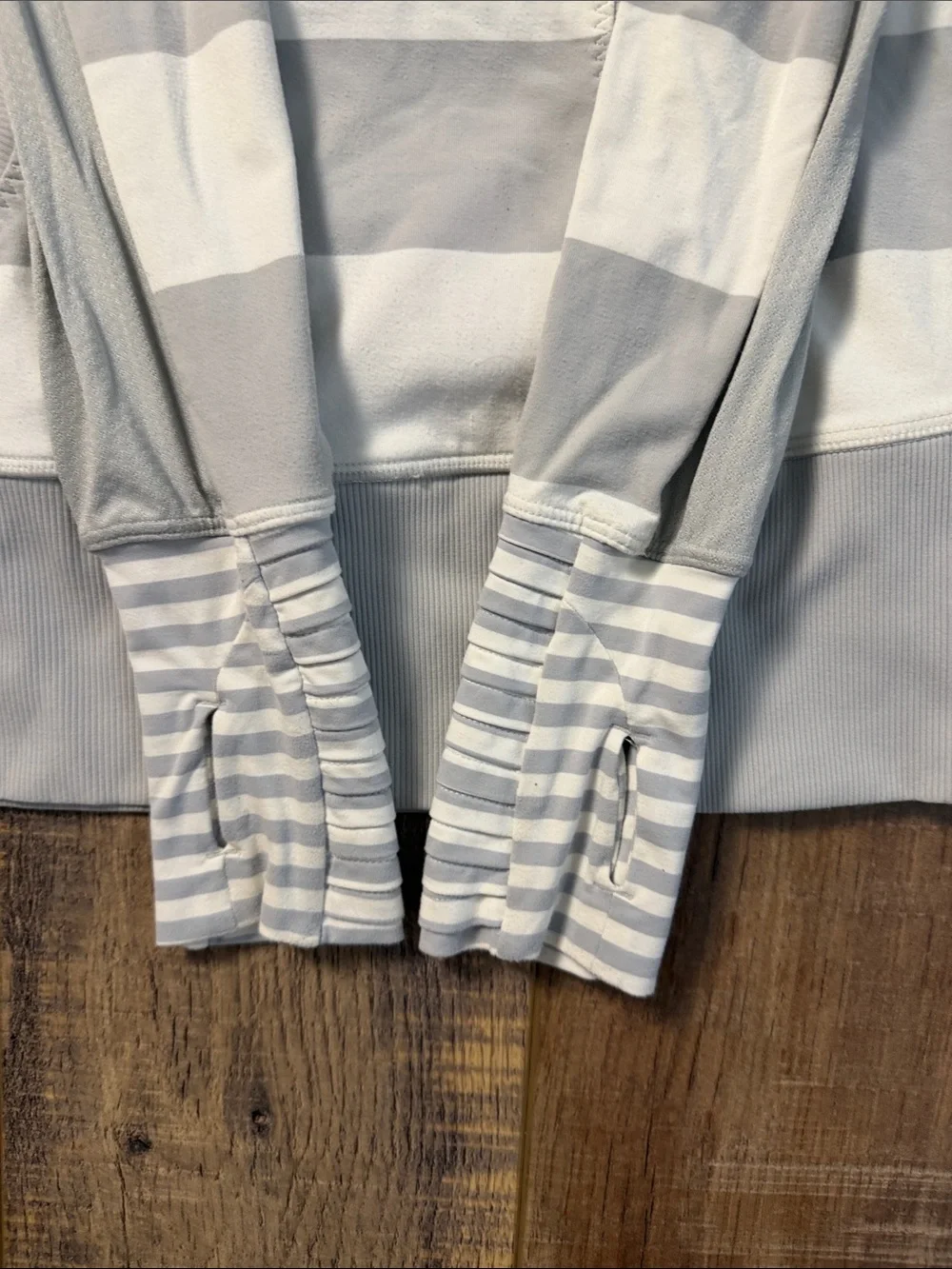 Lululemon Athletica Run Stay On Course Grey White Stripped Pullover Hoodie Sz 4